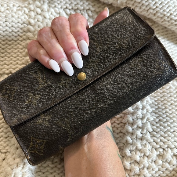 Authentic Louis Vuitton Wallet; used as a crossbody reposhing from @Jebwa - Picture 1 of 16